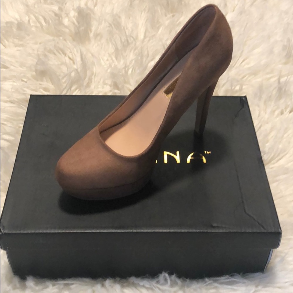 Heels - Picture 3 of 4